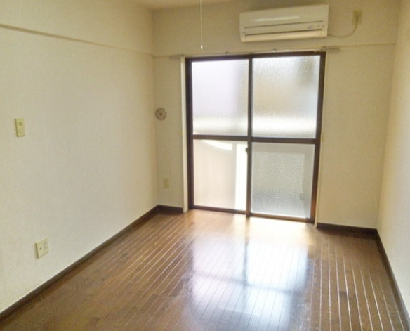 イクス中野の居間・リビング