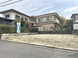 【外観】 | 岡山町　新築一戸建 | IHクッキングヒーター・３口コンロ・浄水器付きのシステムキッチンです♪家族を身近に感じる対面式キッチンです！