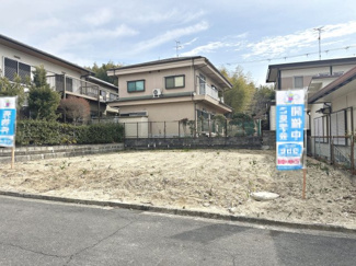 【外観】 | 岡山町　新築一戸建 | 【浴室乾燥機付きです】一坪以上の浴室でのびのび一日の疲れを癒して下さいね！浴室に窓が付いているので、換気ができて湿気やカビ防止になりますよ♪