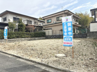 【外観】 | 岡山町　新築一戸建 | トイレ１階と２階の２ヶ所あります！忙しい朝や家族の多いご家庭も安心ですね♪