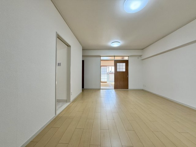 シティコーポ滝子通の洋室