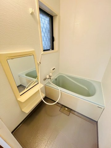 山手2丁目戸建の浴室