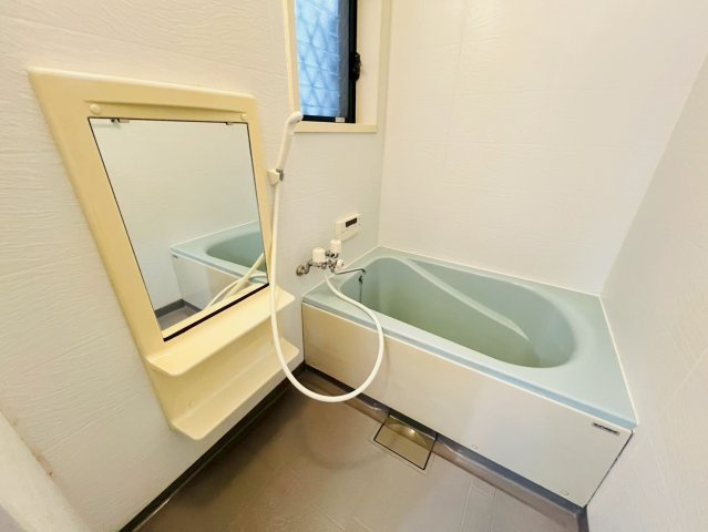 山手2丁目戸建の浴室