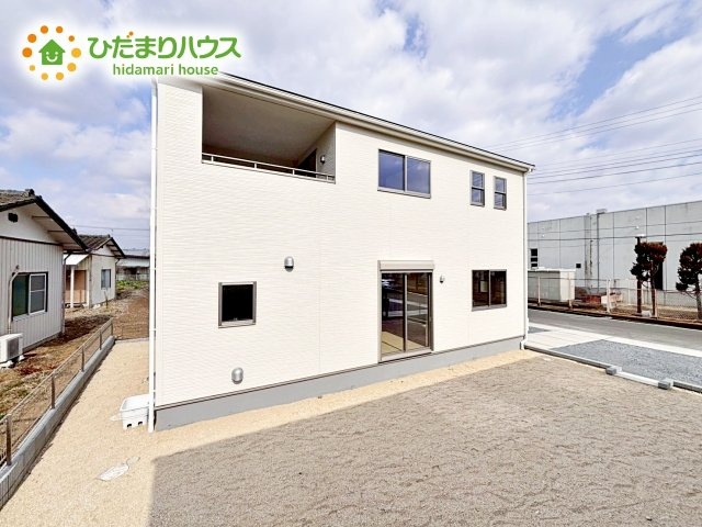 【外観】 | 小美玉市上玉里第2　新築戸建　1号棟 | 白い外観なので明るく清潔な印象を与え、太陽光による日射の影響を軽減する効果が期待できます。