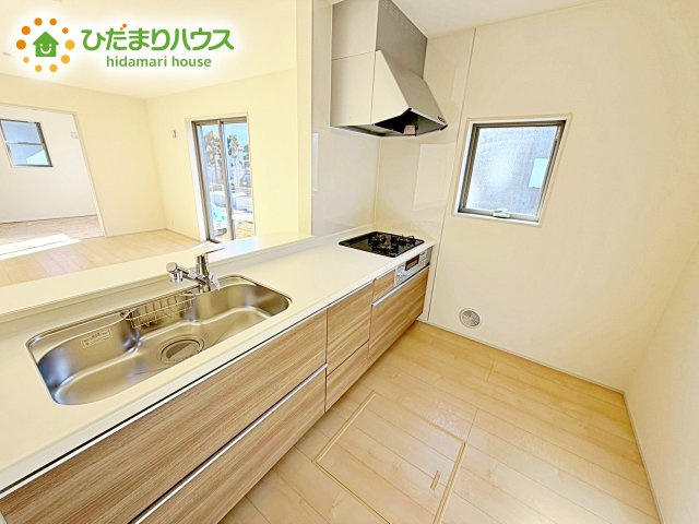 【キッチン】 | 小美玉市上玉里第2　新築戸建　1号棟 | 料理をしながらでも、ご家族との会話を楽しめる対面式キッチン♪