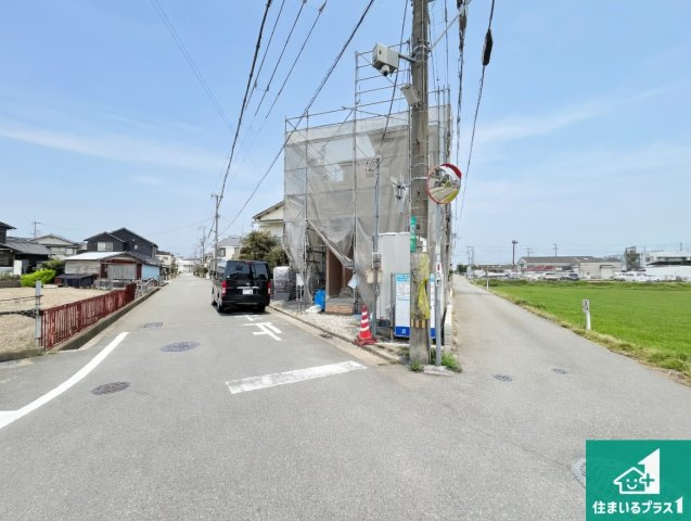 加古川市尾上町養田　第9期　新築一戸建ての前面道路含む現地写真|周辺は落ち着いた街並みの住宅地！子育てがしやすい住環境です！まだ未完成ですが、現地でしかわからない事もございます。是非一度ご覧ください。