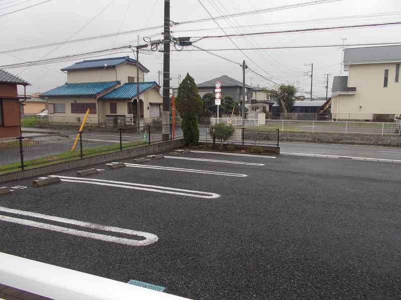 ファースト　デューⅡの駐車場