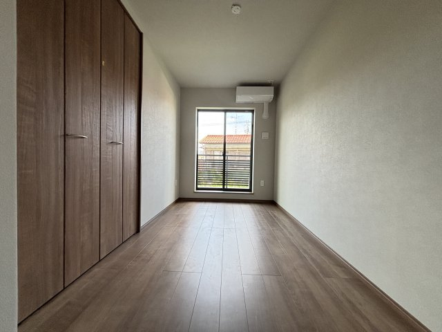 コンフォート箱根ヶ崎の洋室