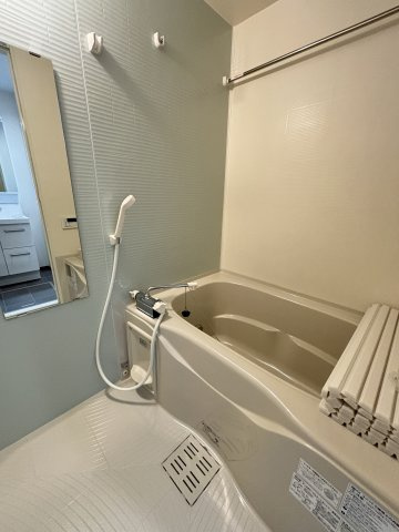 コンフォート箱根ヶ崎の浴室