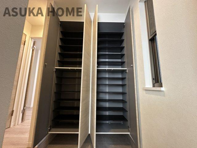 港北区日吉7丁目の収納|玄関収納です。これだけあればご家族分のシューズもすっきり収納できますね。