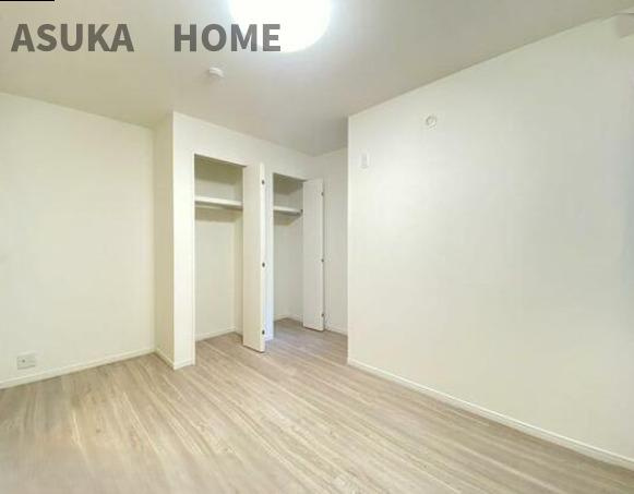 港北区日吉7丁目の収納|１階の６帖の納戸です。これだけ広さがあると、工夫次第で使い方いろいろです。