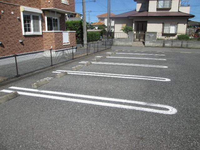 プラムフィールドEの駐車場