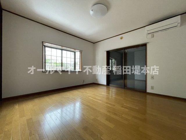 川崎市麻生区向原３丁目のテラスの洋室