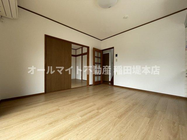 川崎市麻生区向原３丁目のテラスの居間・リビング