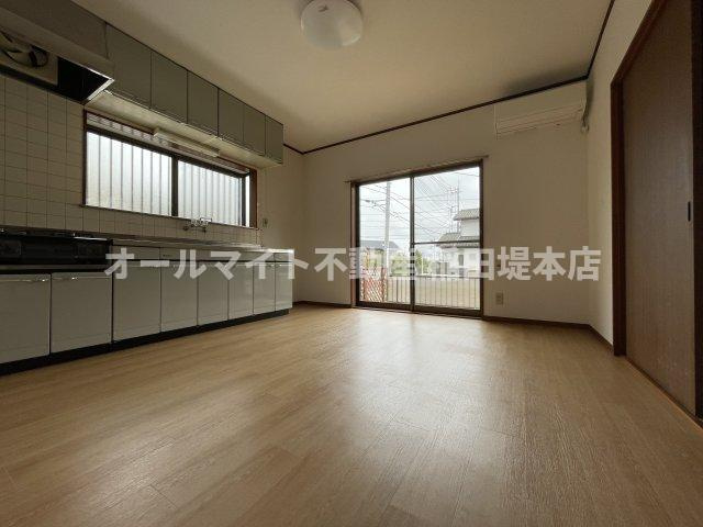 川崎市麻生区向原３丁目のテラスの居間・リビング