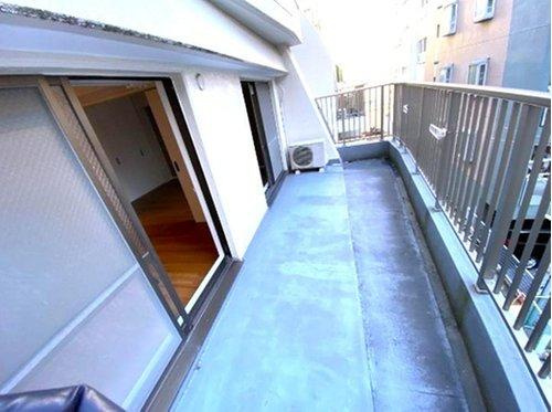 サンコート住吉駅前のバルコニー|広々バルコニーからたっぷりの光を享受