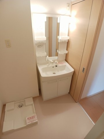 リバーヒルＡの洗面所|忙しい朝には欠かせない洗面所です