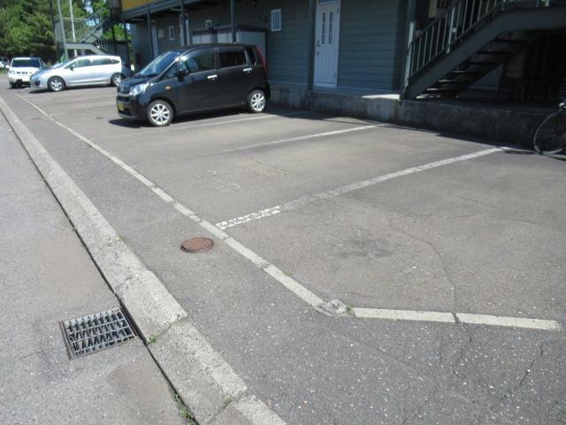 ヴィレッジアイリスの駐車場