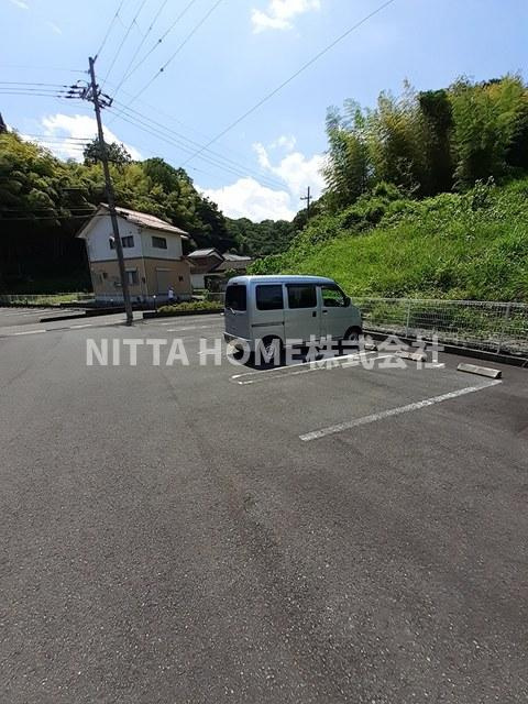 母屋の駐車場|敷地内駐車場になります◎