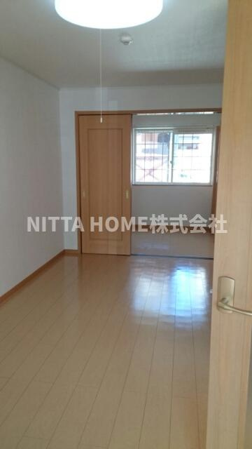 母屋の居間・リビング|１１．３帖のリビングルームです◇