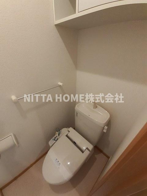 母屋のトイレ|温水洗浄付きのトイレです＊