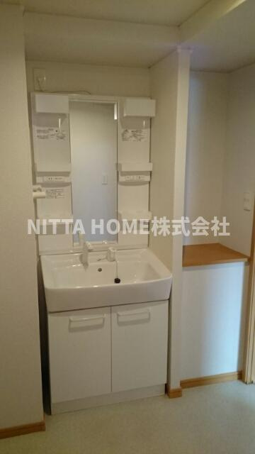 母屋の洗面所|独立洗髪洗面台を設置済みです◎