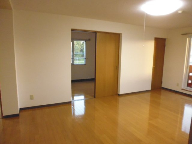 メゾンセリーヌの居間・リビング