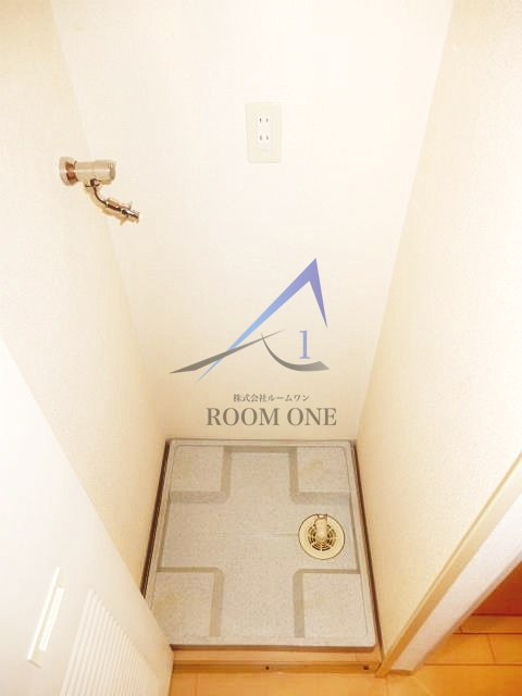 アーバン・スクエア鶴見中央の設備|洗濯機置場です。