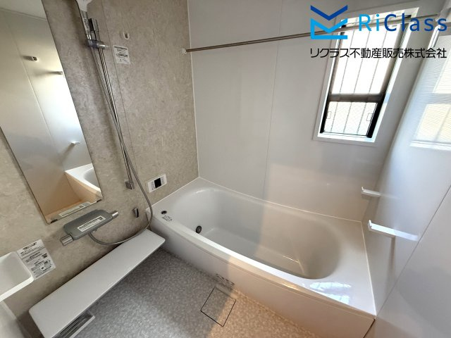 新築戸建　神戸市北区鈴蘭台東町６丁目1の浴室|お風呂です
浴室乾燥機付きです
窓もあります