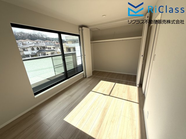 新築戸建　神戸市北区鈴蘭台東町６丁目1の洋室|大きなクローゼットあります