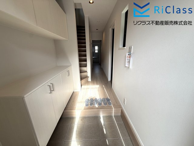 新築戸建　神戸市北区鈴蘭台東町６丁目1の玄関|収納もある玄関です