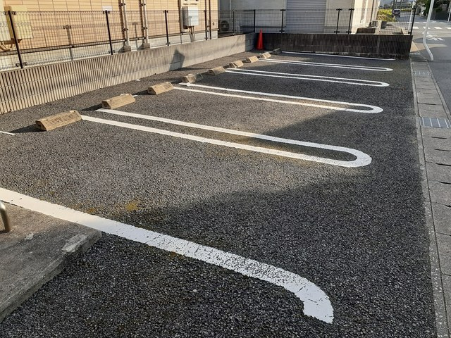 ウエスト　ウッドの駐車場