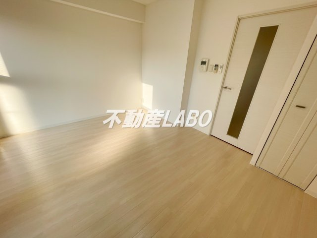 エグゼリエみなと通りの洋室