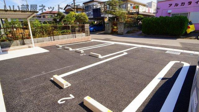 クラージュの駐車場|車をお持ちの方に嬉しい駐車場付きの物件です