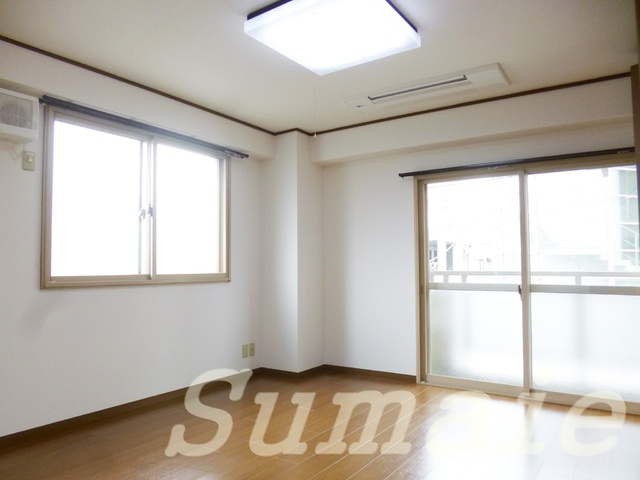 ソレイユトシマの居間・リビング|２面採光の明るい洋室です★