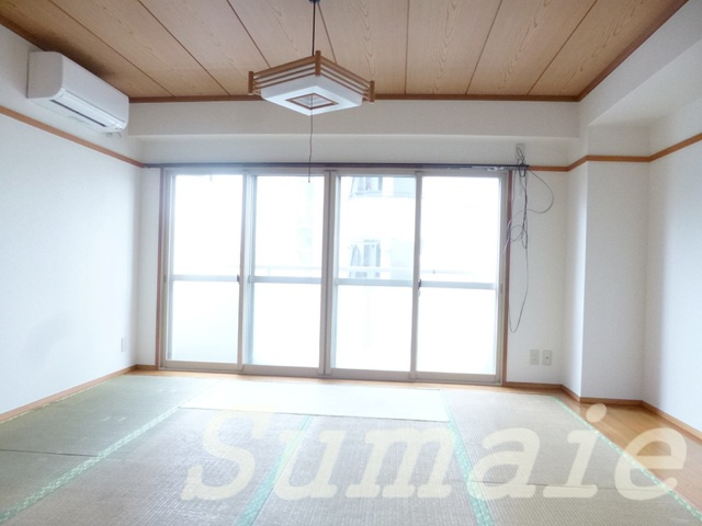 ソレイユトシマの寝室|和室の窓もとても大きくて明るいです♪