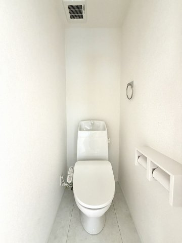 世田谷区桜上水2丁目　広々10ｍ間口×土地36坪超　新築戸建限定1棟のトイレ