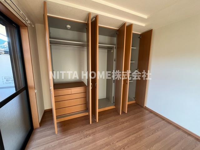 グランソーレの収納|仕切り付きの収納も便利です♪