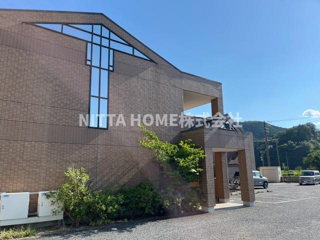 グランソーレの外観|コンビニまで徒歩３分の立地です♪