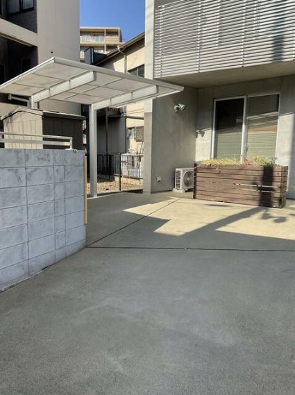 西保木間貸家の駐車場|写真は以前のものを使用しています。