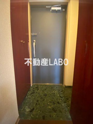 ジュネーゼグラン南堀江の玄関