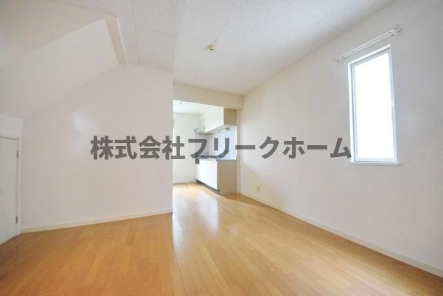 小金井市中町３丁目のタウンの居間・リビング