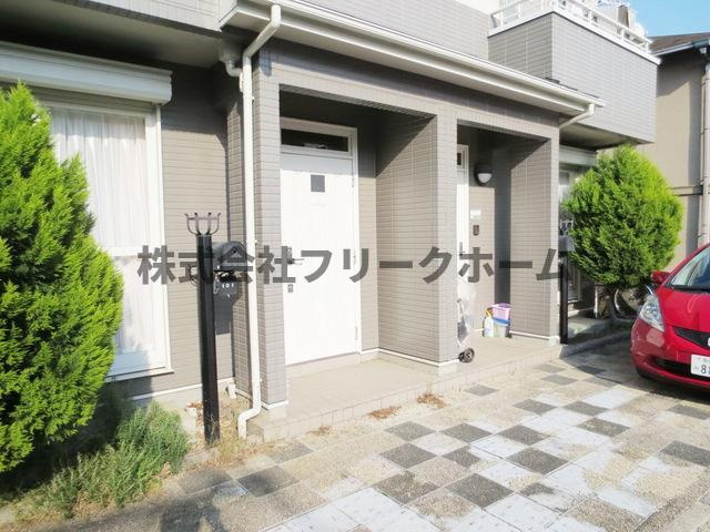 小金井市中町３丁目のタウンのエントランス