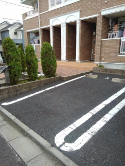 リリーフレジデンスの駐車場