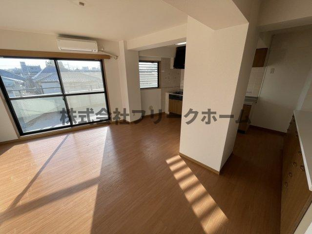 武蔵野市西久保２丁目の賃貸マンションの居間・リビング