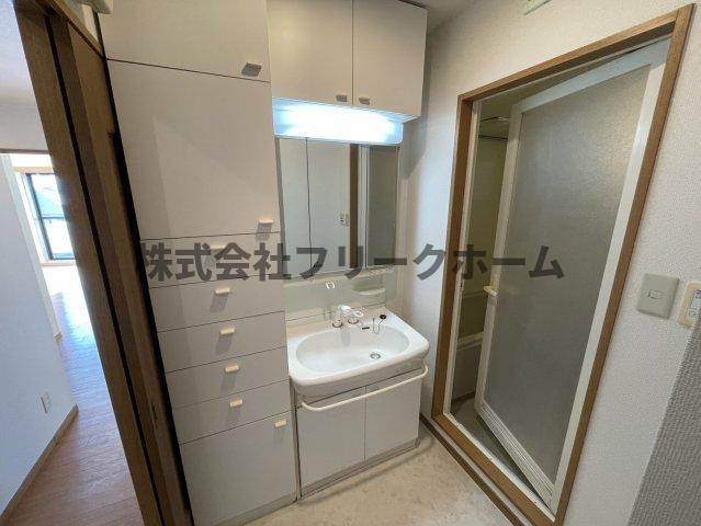 武蔵野市西久保２丁目の賃貸マンションの独立洗面台