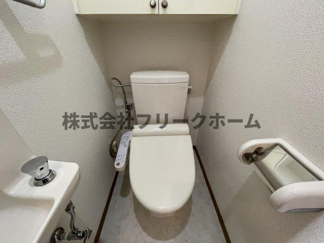 武蔵野市西久保２丁目の賃貸マンションのトイレ