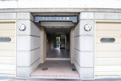 【エントランス】 | エムローズ太子橋