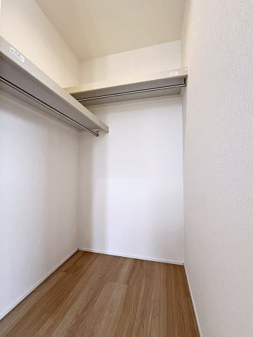 新築戸建・新築建売　福島市森合字北谷地　森合小学校・第四中学校の収納|WICはハンガーパイプがついているので衣類がきれいに整理整頓できます！