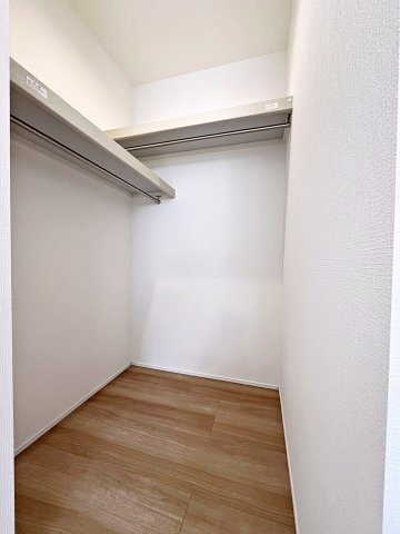 新築戸建・新築建売　福島市森合字北谷地　森合小学校・第四中学校の収納|WICはハンガーパイプがついているので衣類がきれいに整理整頓できます！